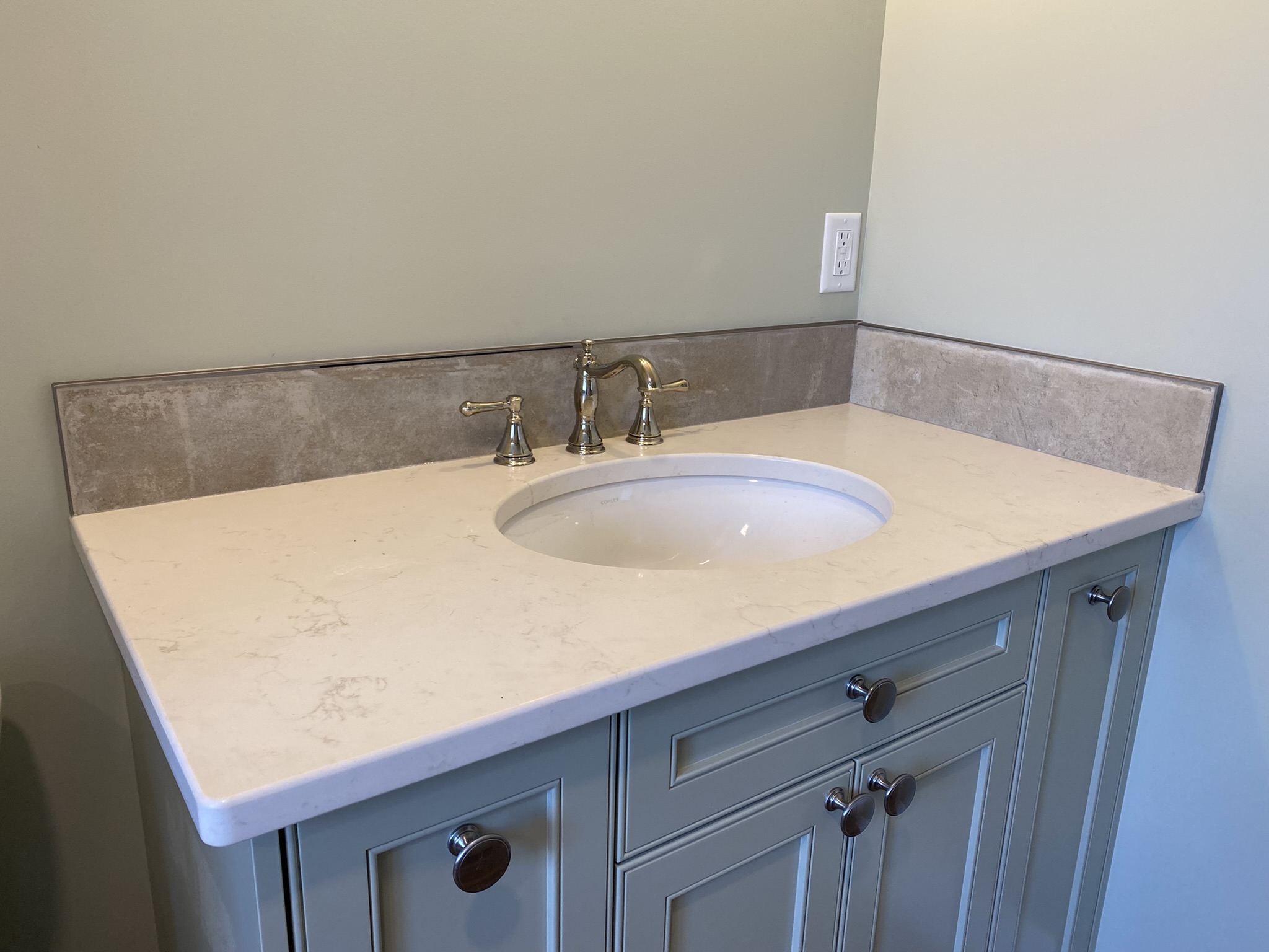 Soft and organic bathroom interior design with natural materials and elegant style