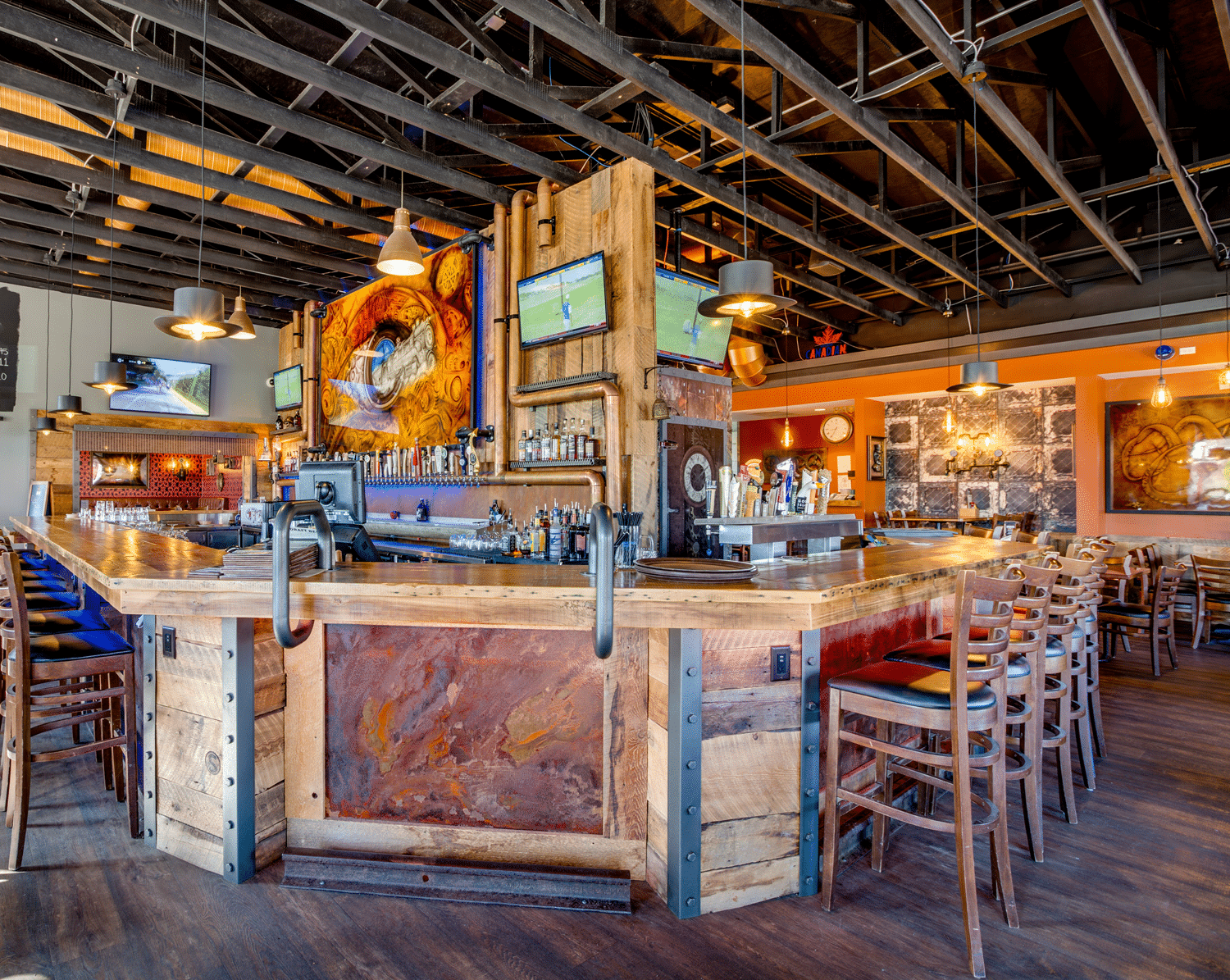 Cozy bar with wooden and industrial elements. - 3666